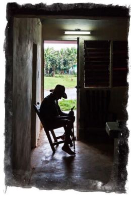 En av brødrene til Miguel Nuñez slapper av hjemme hos seg selv